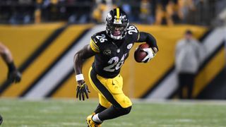 Pacman Jones Answers Former Steelers' RB Le'Veon Bell's Request For Fight With Vontaze Burfict With His Own Massive Offer (Le'Veon Bell). Photo by Getty Images